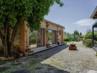 Poolside Grand Retreat Villa Hotels in Okreti