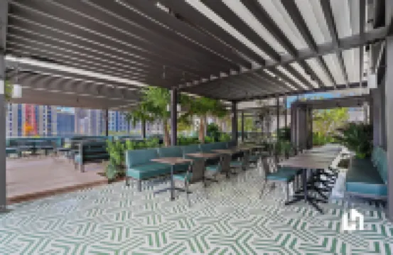 市中心帶部分海景的時尚公寓