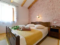 Authentic Istrian Holiday Home for Unforgettable Stays Hotels in Vodnjan