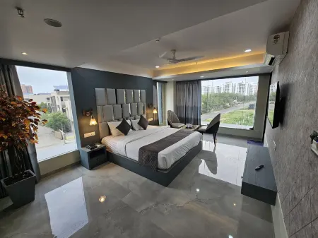 The Eiffel Hotel & Banquet Отели в г. Гандинагар