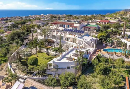 Ravino Secret Retreat