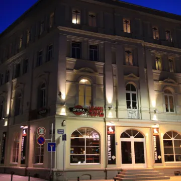 Opera Hostel Отели рядом с достопримечательностью «Церковь Святого Андрея»