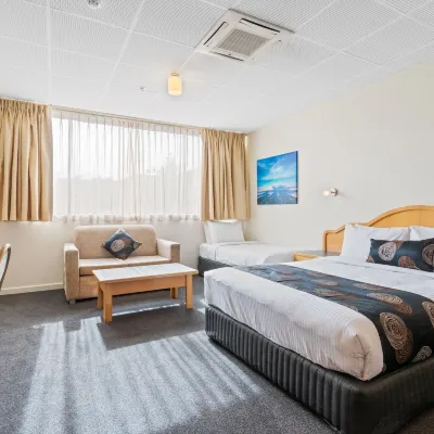 Adelaide International Motel Hotels near Glenelg
