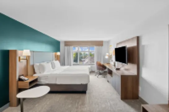 Holiday Inn & Suites SURREY EAST - CLOVERDALE by IHG