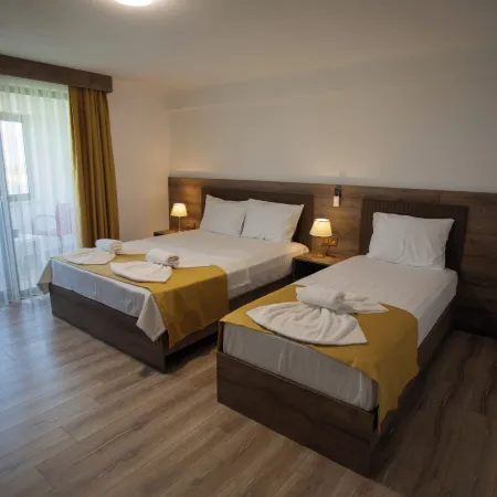 E87 Highway Otel