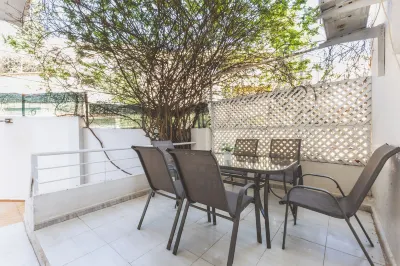 Charmant Appartement au Cœur d'Hydra