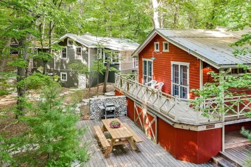 Big Red Cottage at Treetops by Lakewood Lux