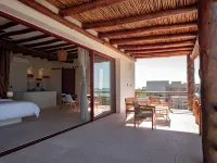 Beach Front Hotel Boutique DK House فنادق في هولبوكس