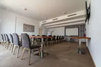 Arena Hotel Holiday