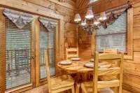 Er50 - Creekside - Great Location. Close to All the Action! 2 Bedroom Cabin by RedAwning