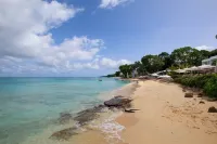 Beachfront Luxury Modern 2-Bed Apt with Pool by BSL Rentals