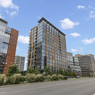 Placemakr Marymount Ballston Arlington, Apartments by Hilton Hotels near Shirlington