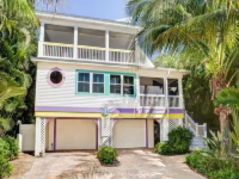 Lollipop 3 Bedroom Home by Redawning