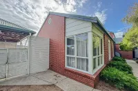 StayAU Gorgeous 5BR Pet Friendly BBQ Home Geelong - 3-Star