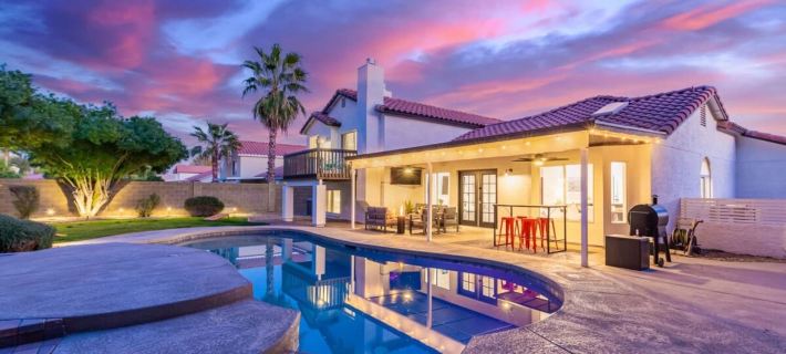 Modern Mesa Oasis Free Heated Pool Al-fresco Living Hotels in Mesa