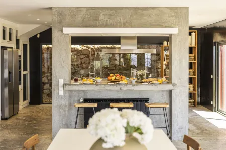 Carmim Villa by Cadenzalux