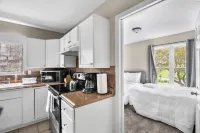 Two Kitchens Family Friendly in Forestdale Hotels in Forestdale