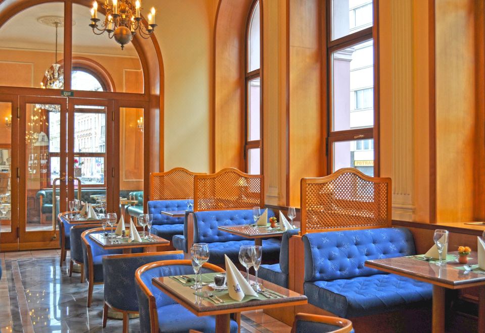 [호텔 오페라 프라하의 깔끔한 욕실 이미지]