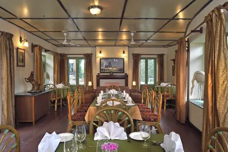 WelcomHeritage Connaught House Отели рядом с достопримечательностью «Пандав Бгаван Комплекс»