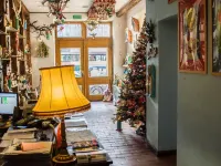 Kolory Guest House Các khách sạn gần Đền thờ Remuh