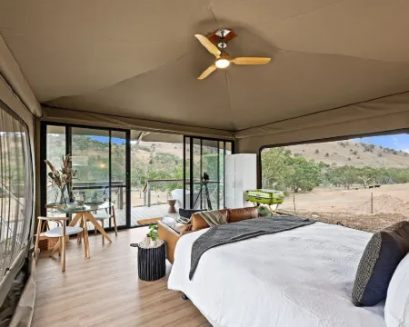 Jarabin Hotels in Yass