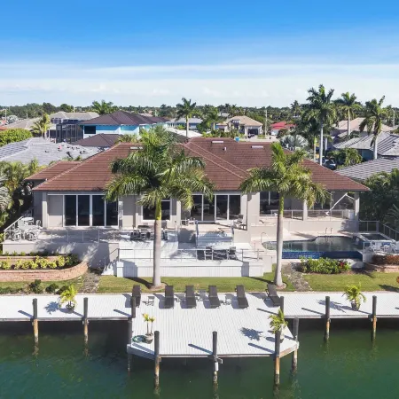 Marco Polo by Avantstay Waterfront 5bdr, Pool, Spa, Fire Pit, Walk to Beach