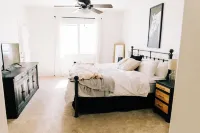 Home in Indio.Newly remodeled.Pet/family friendly.