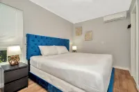Colorful & Comfy Retreat: Close to Tampa ~ Parking Hotels in Brandon