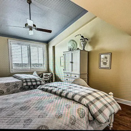 Oceanfront Penthouse Views,Elegant Natural Finishes,WiFi, 5 TV's, 4Bed, 3Bath