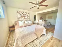 Family Friendly! Hot Tub, 5 Luxury King Beds, Fire Pit, Skiing & Hiking Close