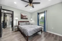 "Final Frontier"- Pool, Hot Tub, Pickleball, Basketball, Pond, Arcade, Putt Putt