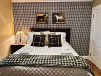 Stylish 3Br w/ Patio ~ Walk to State Capitol