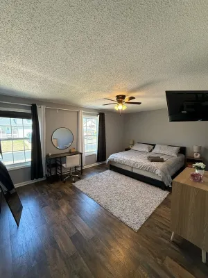 3-bedroom  Charming House in Fabulous Marietta Great Backyard, quiet and relax!! Hotels near Bells Ferry Trailhead at Noonday Creek