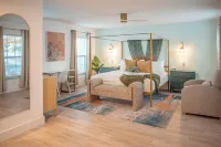 Pickleball, Heated Pool, Hot Tub, Golf & Games, 10 Min to Beach