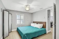 Snowbirds save 50% Clean , pets, beachside apt. Downtown Flagler Beach -Sleeps 4 Hotels in Flagler Beach