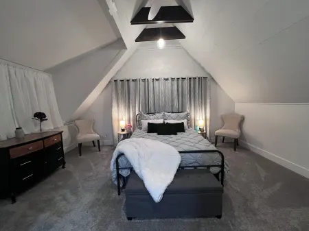 Thoughtfully Restored Historic Bldg, Main St, Wilton, ME — ATV accessible