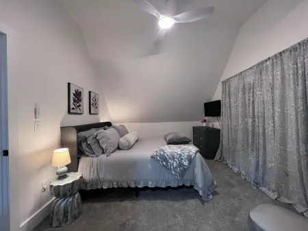 Thoughtfully Restored Historic Bldg, Main St, Wilton, ME — ATV accessible