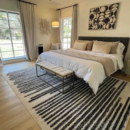 Spacious 6-bedroom house in marvelous Lubbock with AC, WiFi, fitness room