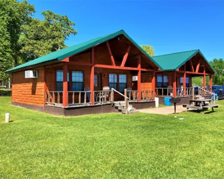 1075 Marina Dr Hotels in Trinity County
