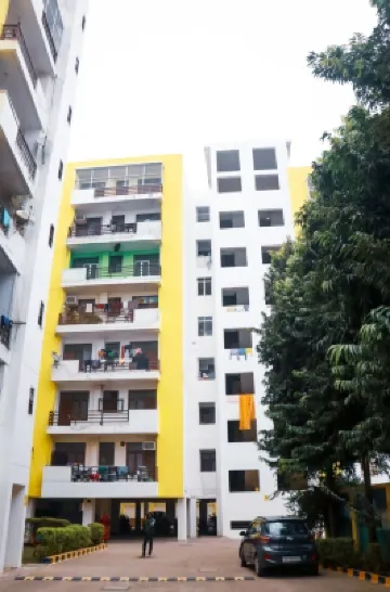 Happy Home 2BHK - 10 Mins from Sangam River Hotels near S B DIGITAL LIBRARY