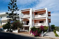 Captain Michalis Apartments - 750m from Kalamaki Beach Hotel di Theriso