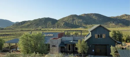 Vinya Abril Отели рядом с достопримечательностью «Adobe Guadalupe Vineyards & Inn Aztec Breeding Farm»