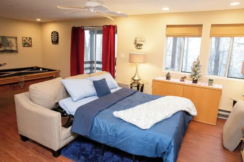 Newly Remodelled Unique Beautiful Townhome near the slopes