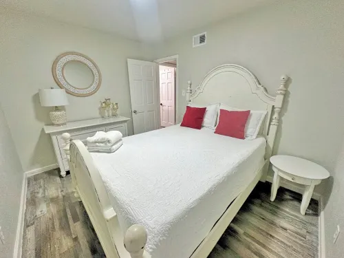 Charming 2-bedroom house in The Colony with WiFi, AC