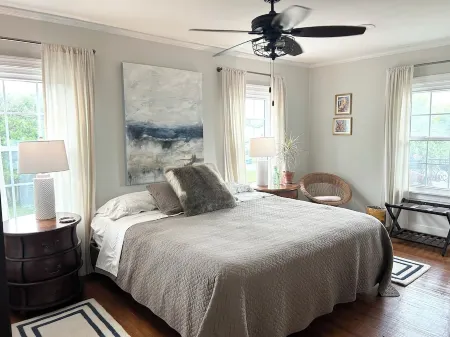 New Orleans inspired 2bed/2bath in the heart of Historic District Sweetwater