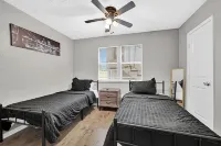 Quiet 4BR Near Nasa & Kemah, King Bed, Bbq, Patio Hotels in Seabrook