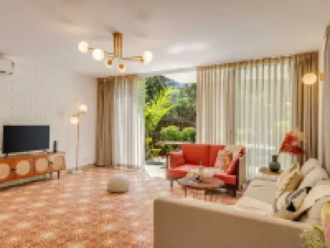 Stylish 2BR w Pool Near Candolim and Coco Beach Hotels in Nerul