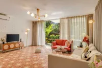 Stylish 2BR w Pool Near Candolim and Coco Beach Hotels in Reis Magos