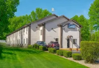 Travelodge by Wyndham Muskegon Hotels in Muskegon