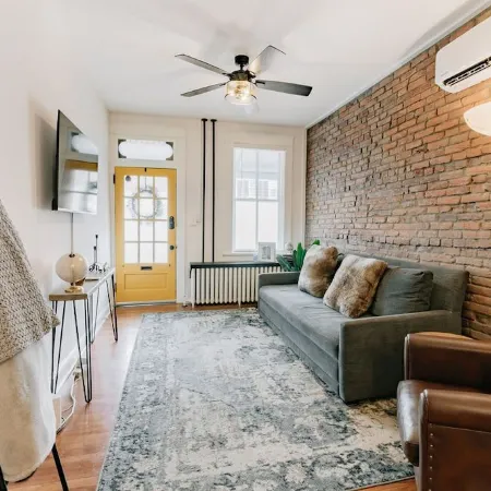 Comfy renovated townhome - heart of Downtown Lancaster